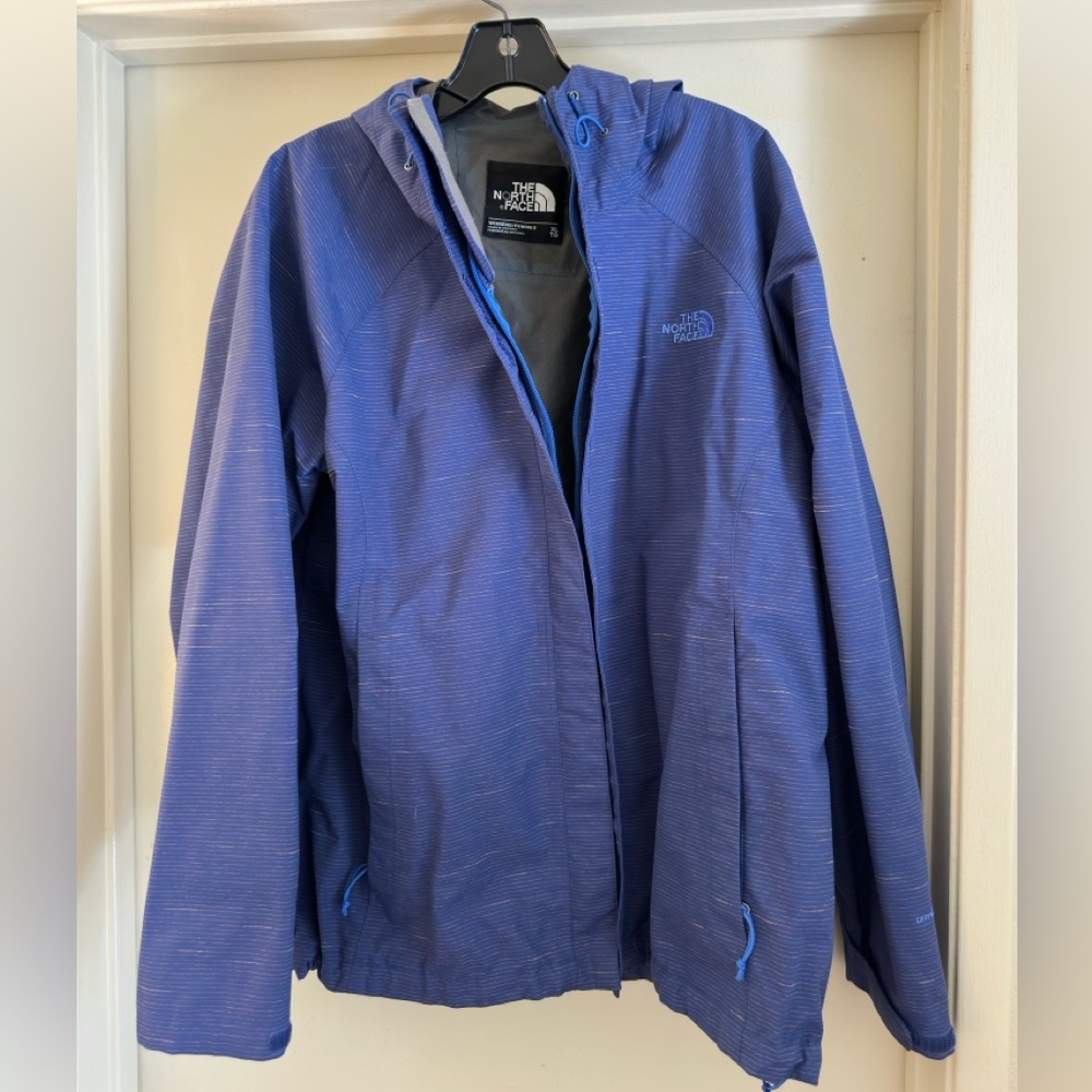 The North Face Women’s Waterproof DryVent Rain Jacket Blue Striped.